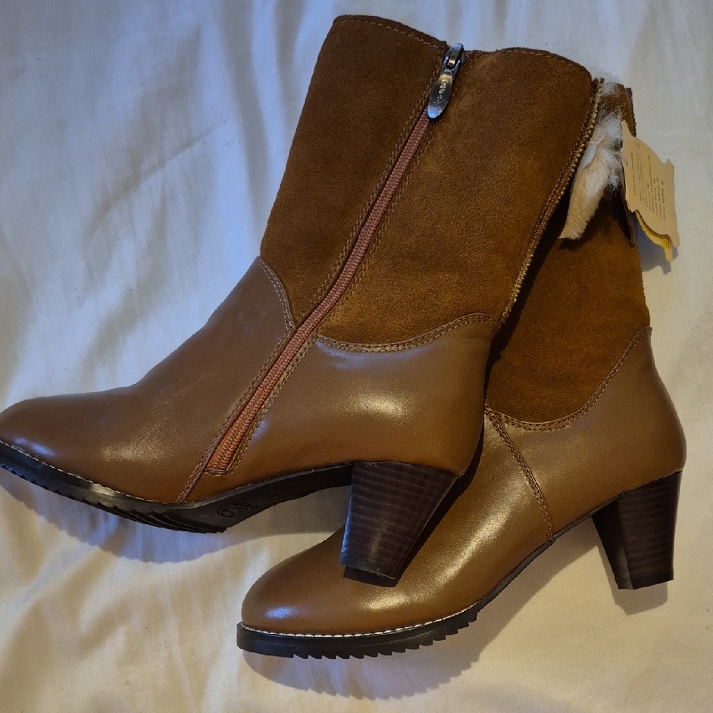 NWT AUABP Brown Leather & Suede Boots Size 9